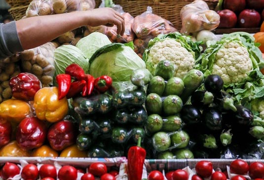 Цены на овощи в РФ в марте снизились впервые за историю