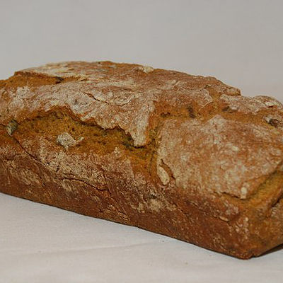 Традиционный бездрожжевой хлеб из ржаной муки.